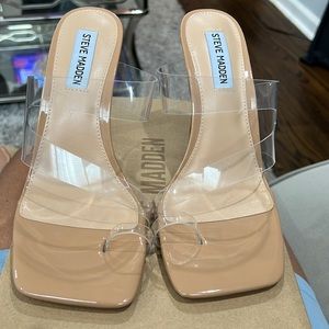 Steve Madden searching 8.5